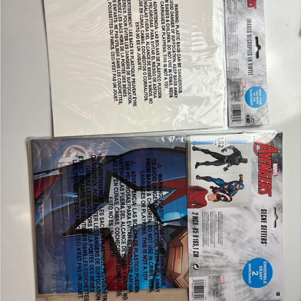 Giant 2 Piece Marvel Avengers Scene Setter Over 5‎ FT and vinyl cutouts